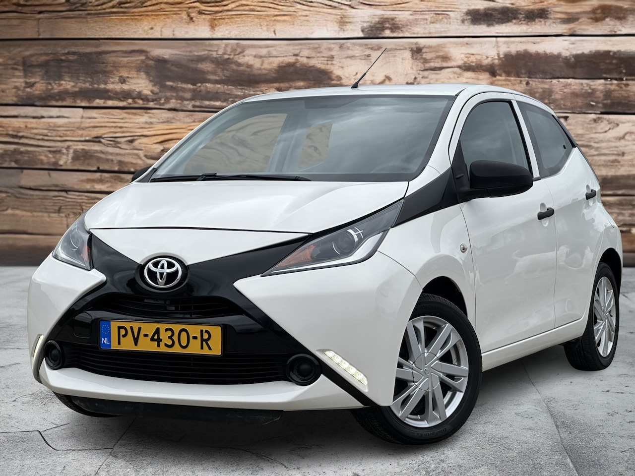 Toyota Aygo - 1.0 VVT-i x-fun | NAP | NL Auto | Licht metalen velgen | Cruis | Airco | Bluetooth - AutoWereld.nl