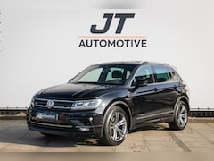 Volkswagen Tiguan - 1.4 TSI Highl R-line Pano | Trekhaak | Stoelverwarming |