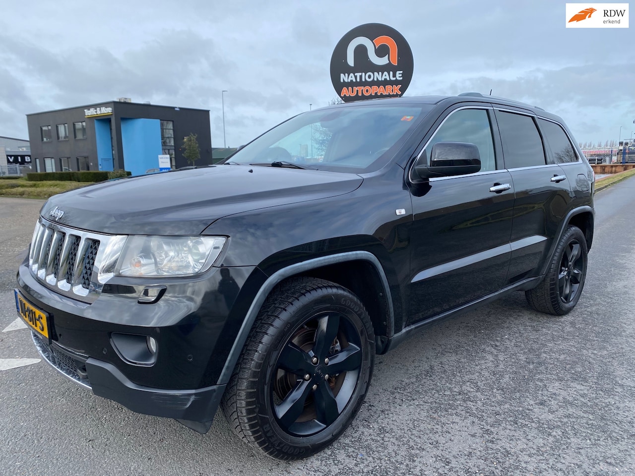 Jeep Grand Cherokee - 3.0 CRD Laredo * EURO 5 * AUTOMAAT * PANO * CLIMA * LMV - AutoWereld.nl