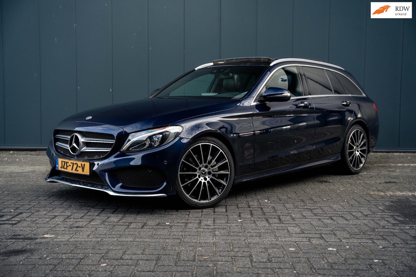 Mercedes-Benz C-klasse Estate - 220 d AMG Canvasite Blue, Pano - AutoWereld.nl