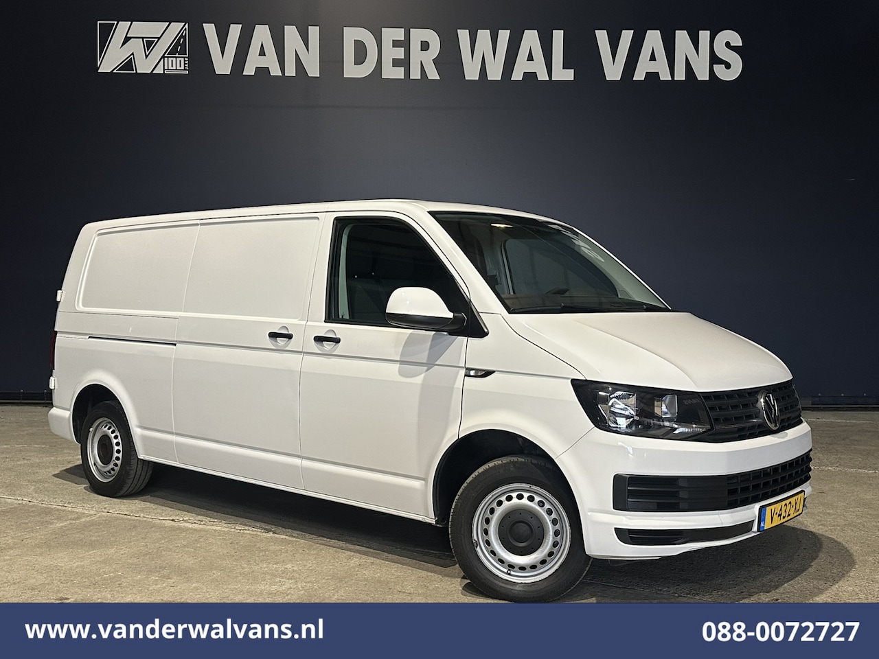 Volkswagen Transporter - 2.0 TDI L2H1 Euro6 Airco | Camera | Apple Carplay | Trekhaak | Cruisecontrol Android Auto, - AutoWereld.nl