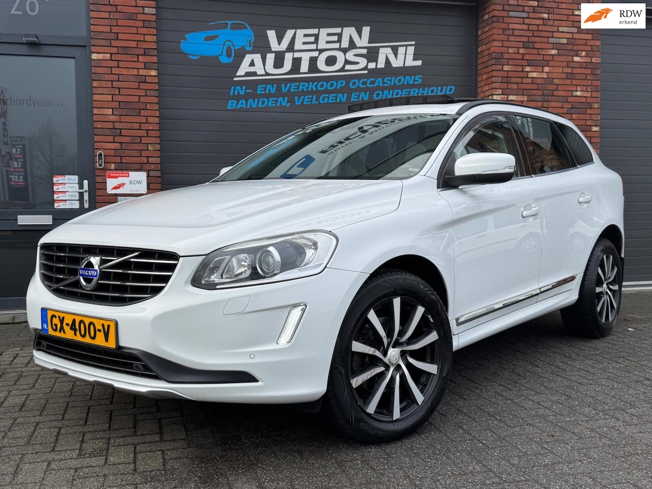 Volvo XC60 - 2.0 D4 FWD Summum Pano Led Navi Cruise Trekhaak - AutoWereld.nl