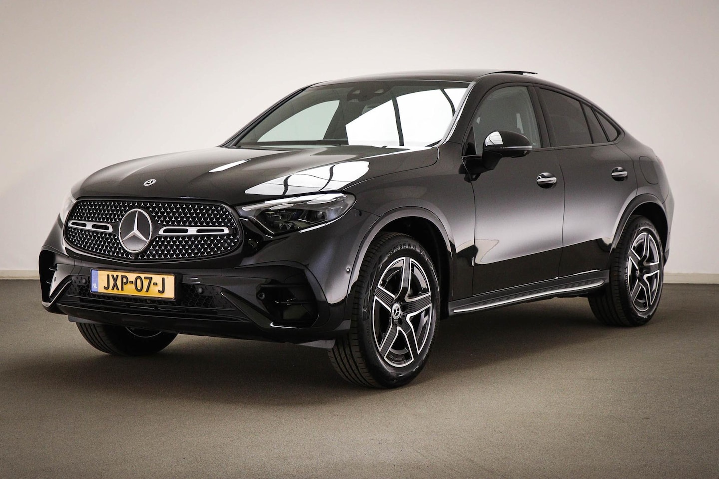 Mercedes-Benz GLC-klasse Coupé - 400e 4MATIC AMG Line | PREMIUM PLUS / RIJASSISTENTIE PLUS- PACK | PANORAMADAK | HEAD UP | - AutoWereld.nl