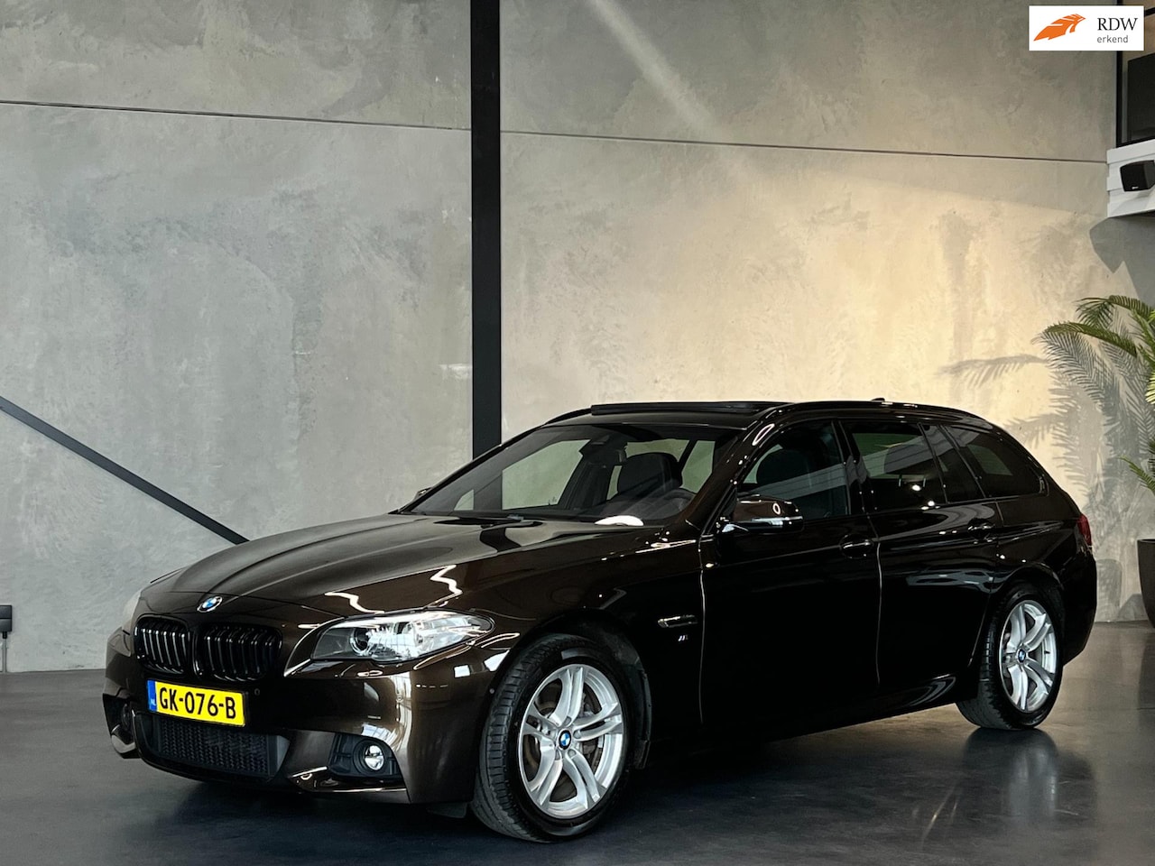 BMW 5-serie Touring - 528i M-sport,DDC,Pano,360°,Harman,Virtual - AutoWereld.nl
