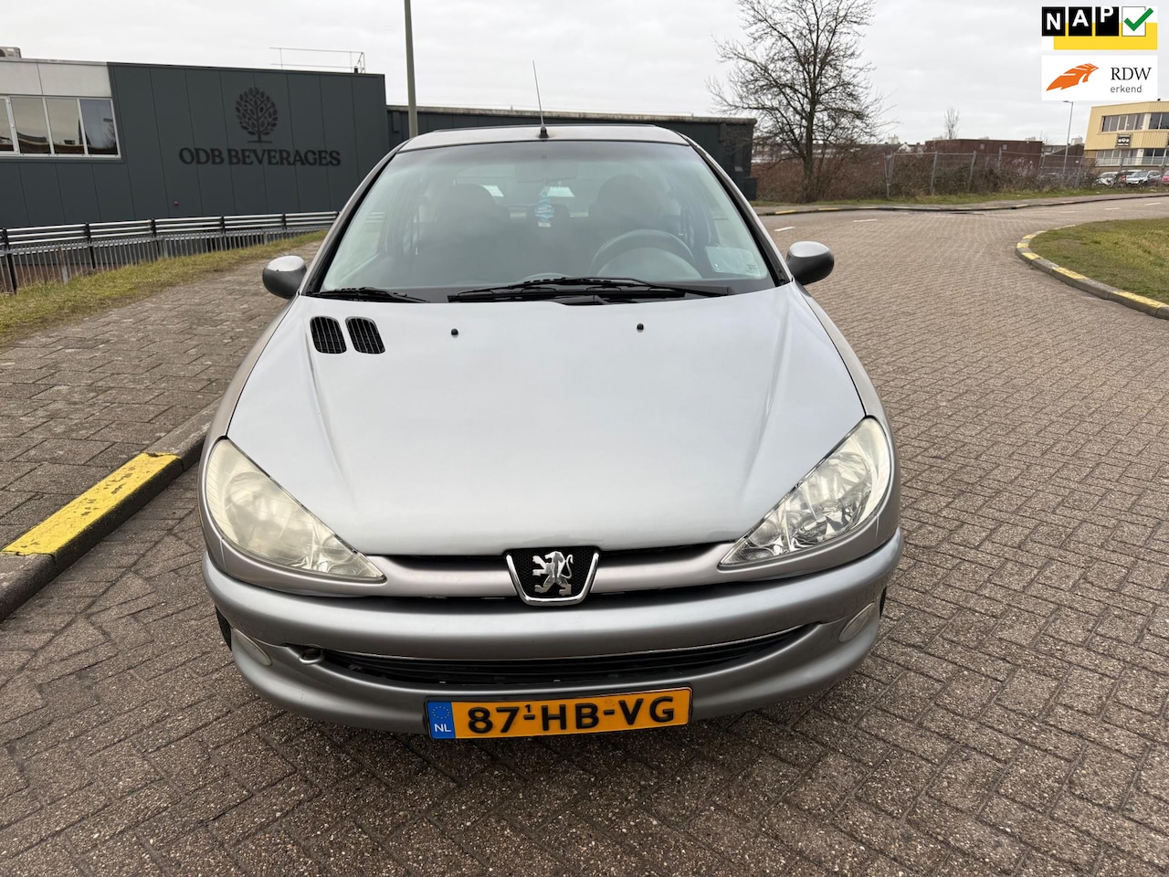 Peugeot 206 - 1.6-16V XT 1.6-16V XT - AutoWereld.nl