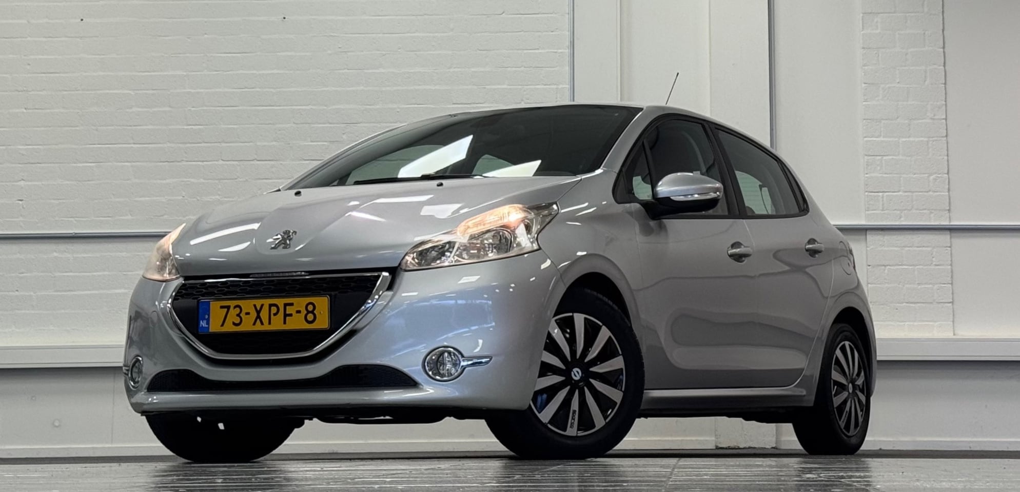 Peugeot 208 - 1.4 VTi Envy Navigatie Airco Nieuwe APK - AutoWereld.nl