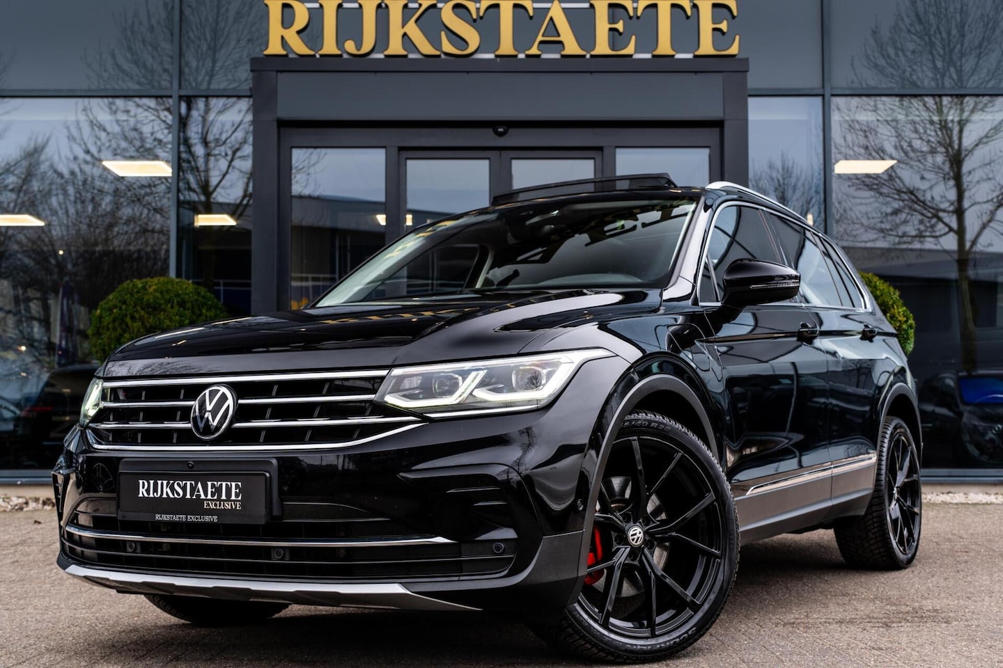 Volkswagen Tiguan - 1.4 TSI eHybrid R-Line|PANO|ACC|TREKHAAK - AutoWereld.nl
