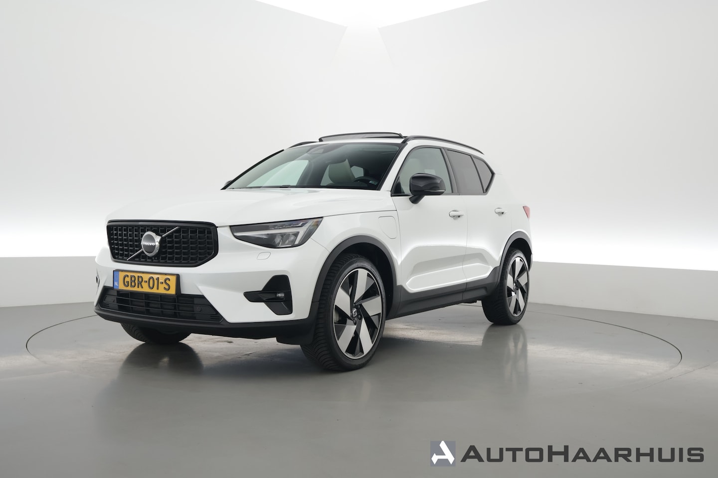 Volvo XC40 - 1.5 T4 Plug-in hybrid Ultimate Dark | Pano | Dig. Cockpit | Nav+CarPlay | Stuur+Stoelverw. - AutoWereld.nl