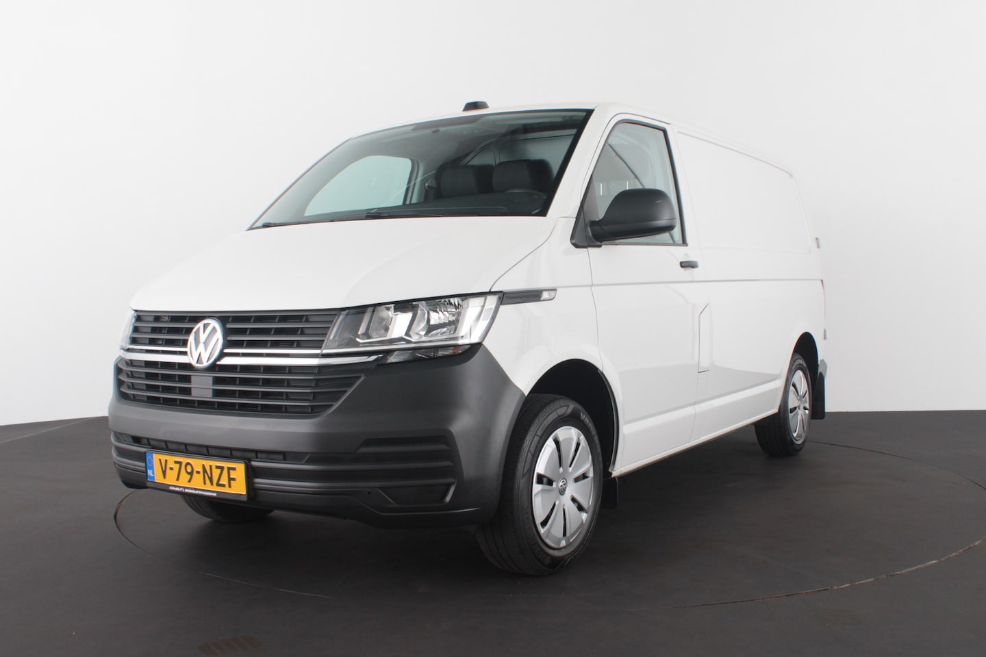 Volkswagen Transporter - 2.0 TDI L1H1 28 > 110pk/Apple Carplay/Android Auto/parkeersensor achter... - AutoWereld.nl