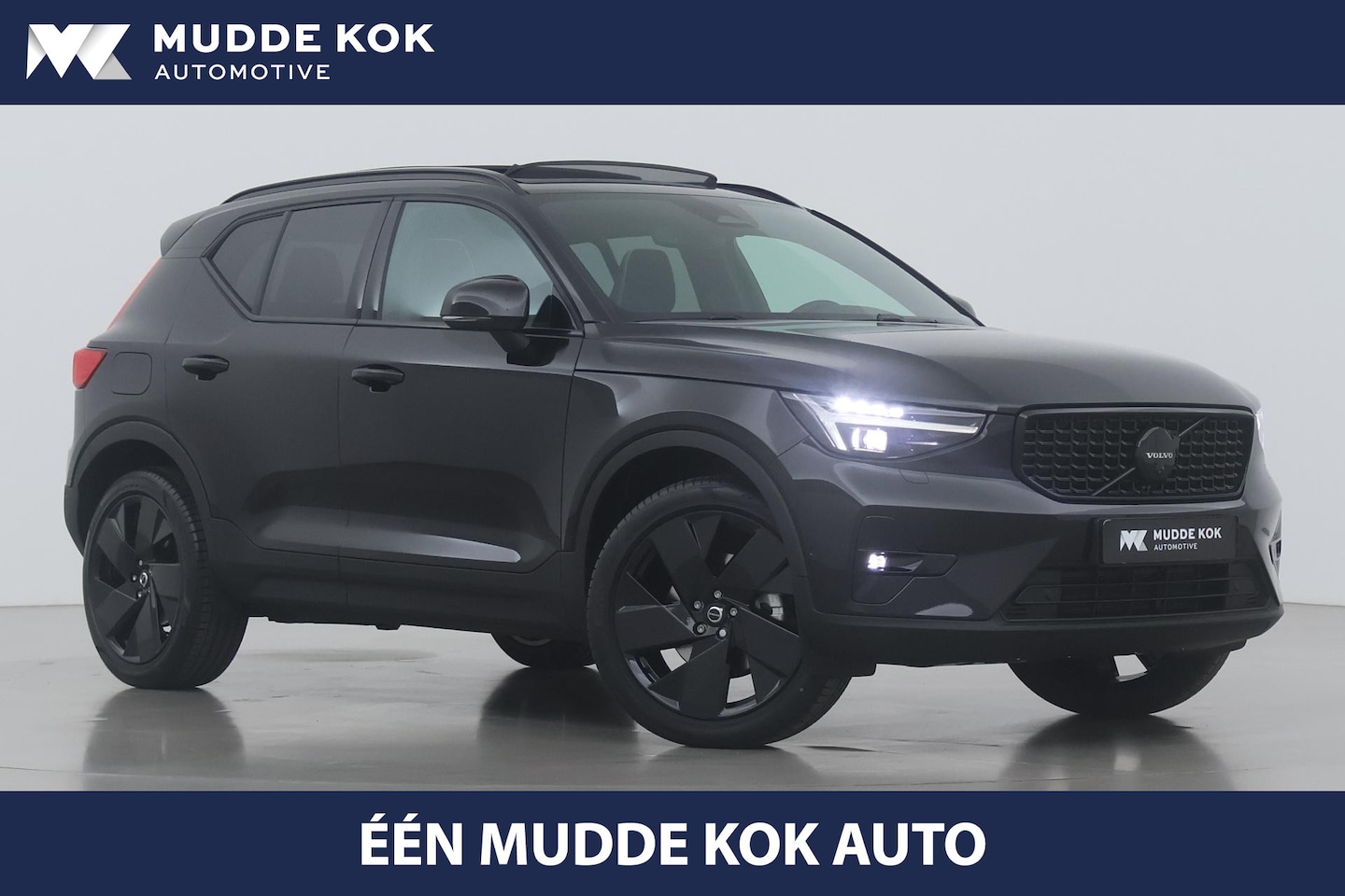 Volvo XC40 - B3 Ultra Black Edition | Panoramadak | ACC | Trekhaak | 360° Camera | Stoel+Stuurverwarmin - AutoWereld.nl
