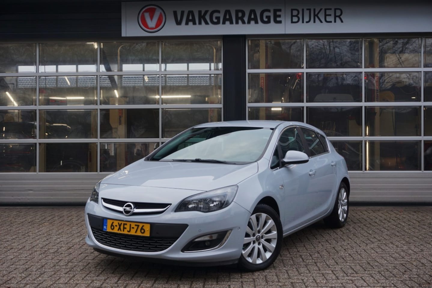 Opel Astra - 1.6 Turbo Cosmo Camera/Trekhaak! - AutoWereld.nl