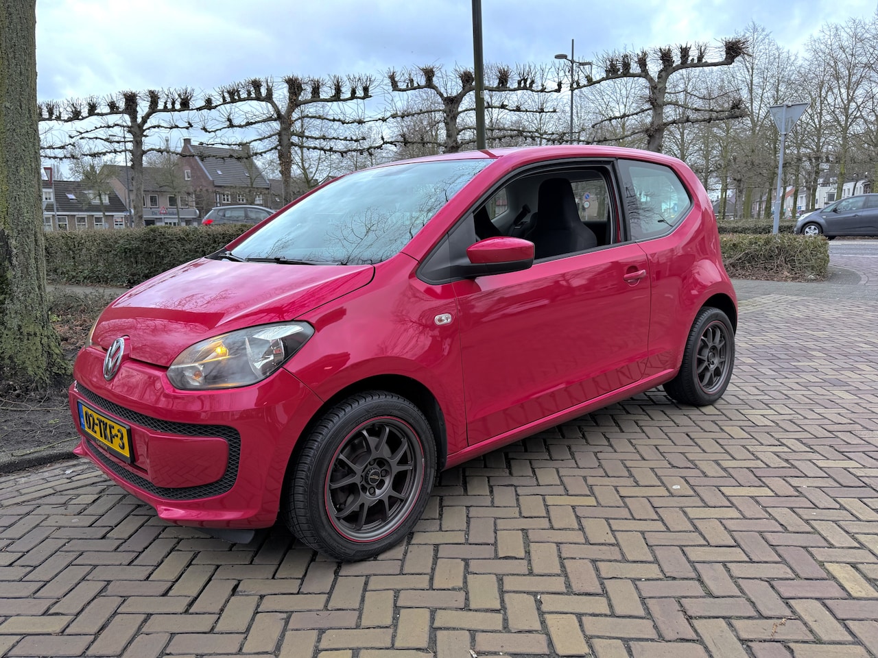 VOLKSWAGEN UP