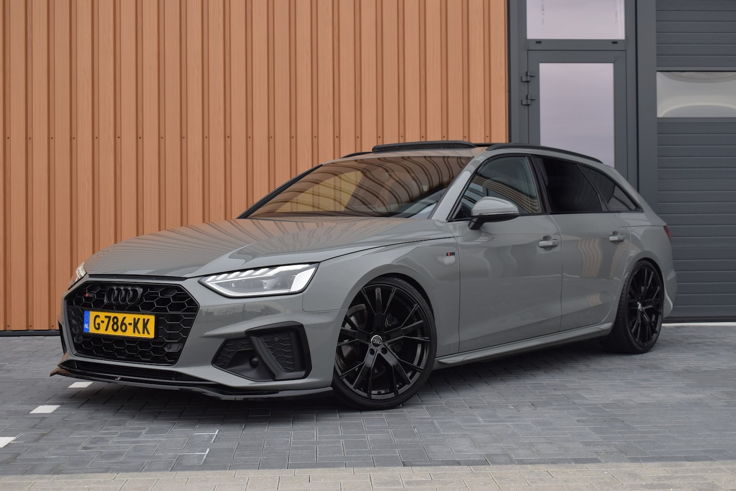 Audi A4 - 35 TFSI S-line | Quantum Grey | KW schroefset | Pano | Virtual | 19" | Trekhaak - AutoWereld.nl