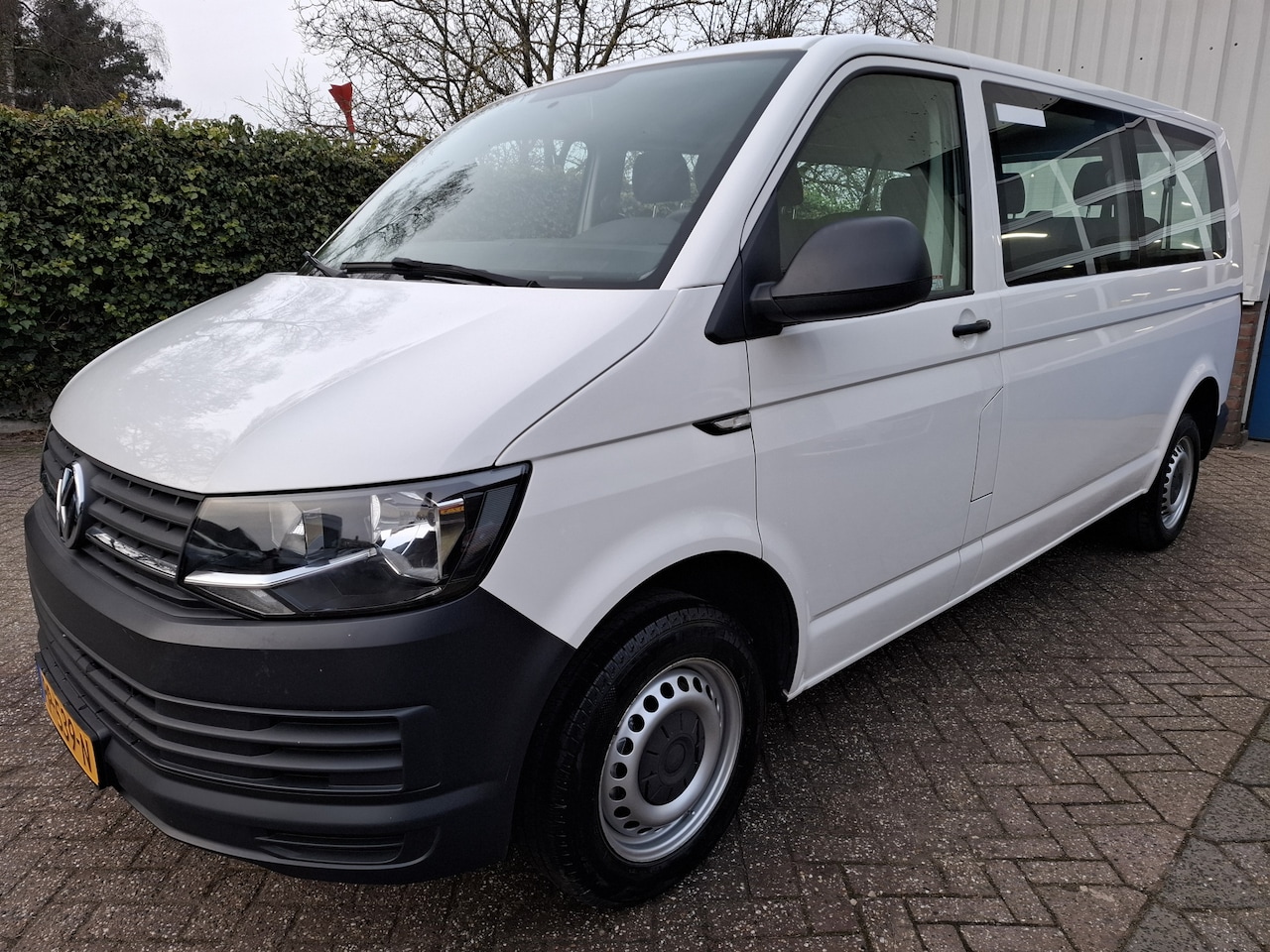 Volkswagen Transporter Kombi - 2.0 TSI L2H1 19995.- INCL BTW 9-PERSOONS BENZINE 150PK - AutoWereld.nl