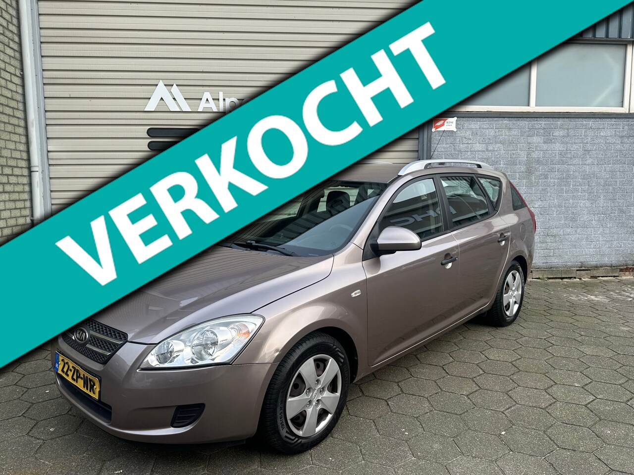 Kia Cee'd Sporty Wagon - 1.6 X-tra Dealer onderhouden / Airco / Trekhaak / NAP / APK 12-2026 - AutoWereld.nl