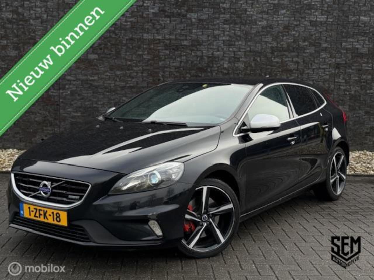 Volvo V40 - 2.0 D4 R-Design | Stoelverwarming | 18inch | - AutoWereld.nl
