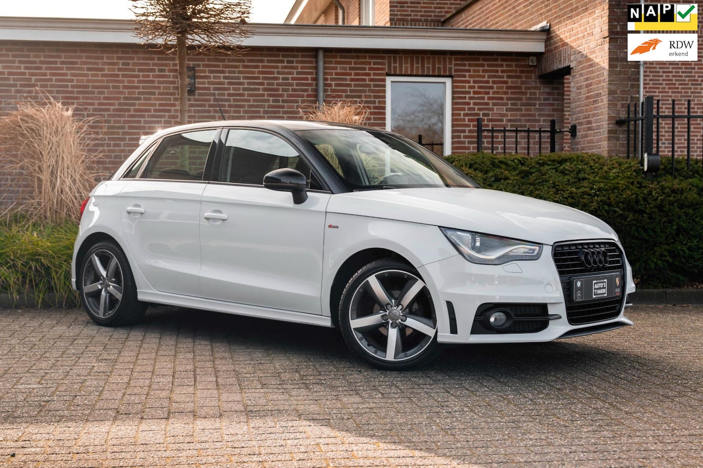 Audi A1 Sportback - 1.2 TFSI Admired S-Line Xenon Stoelverwarming Navi Cruise 17'' - AutoWereld.nl