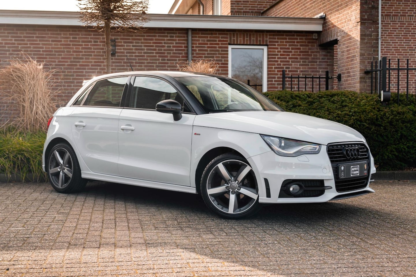Audi A1 Sportback - 1.2 TFSI Admired S-Line Xenon Stoelverwarming Navi Cruise 17'' - AutoWereld.nl
