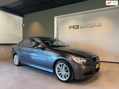 BMW 3-serie - 320i AUTOMAAT/CRUISE CONTROL/STOELVERWARMING/KANTEL/SCHUIFDAK/PARKEERSENSOREN V&A/CLIMA AI