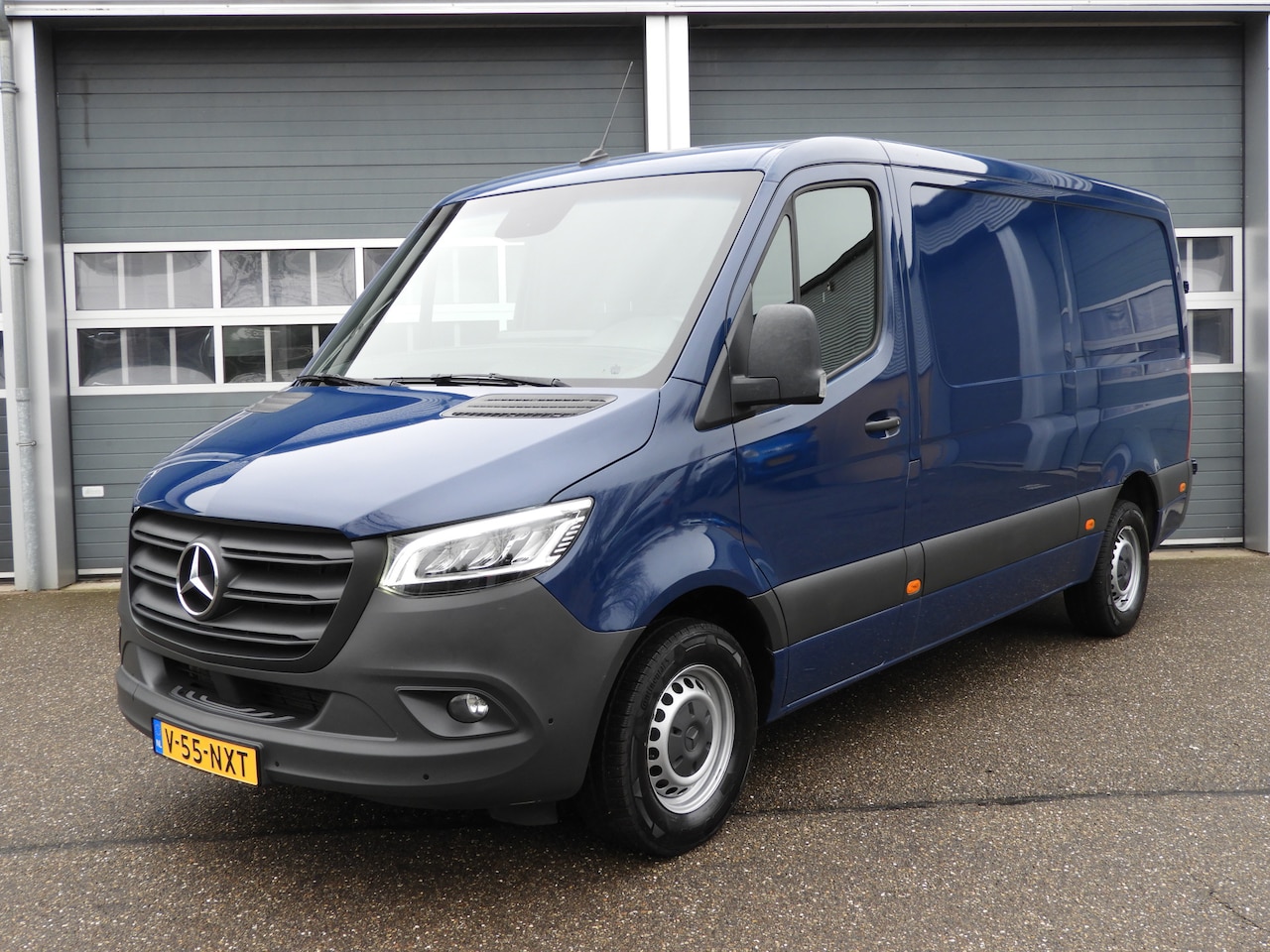 Mercedes-Benz Sprinter - 317 1.9 CDI L2H1 RWD AUT | LED | 10.25 MBUX | 3.5t TREKHAAK - AutoWereld.nl