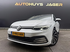 Volkswagen Golf - 1.5 TSI Life Pano Memory Camera Carplay Massage IQ Lights