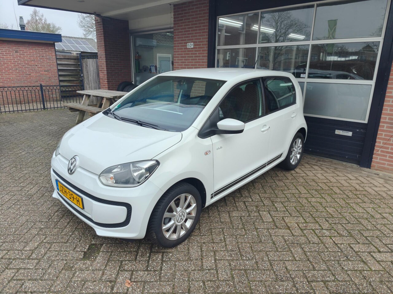 Volkswagen Up! - 1.0 Up! Club, Airco, LM, CV, EL Ramen. 1e eig, NAP - AutoWereld.nl
