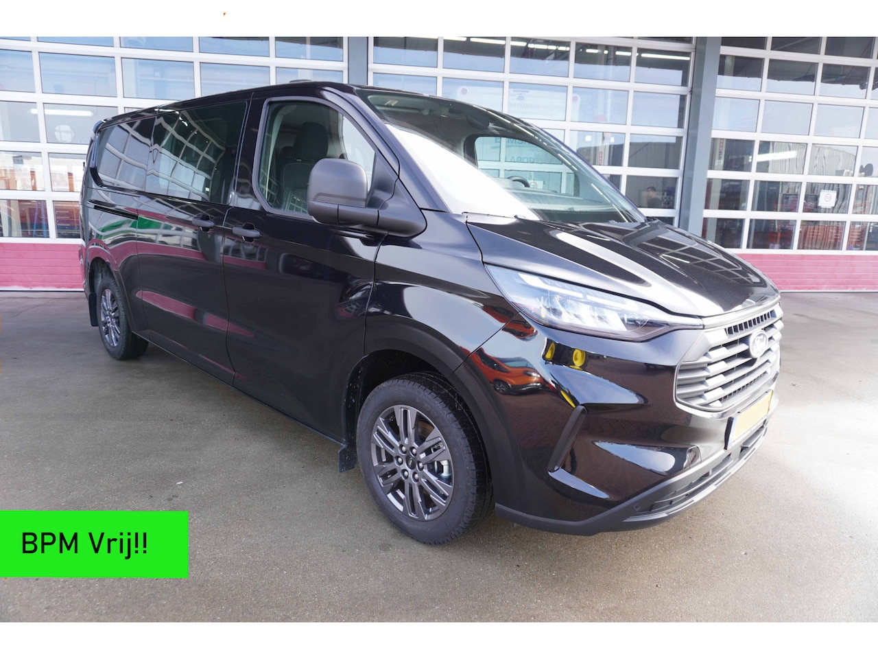 Ford Transit Custom - 320L 2.0 TDCI 150PK L2H1 Trend Dubbelcabine Schuifdeur L/R Nr. V136 | Airco | Cruise | Nav - AutoWereld.nl