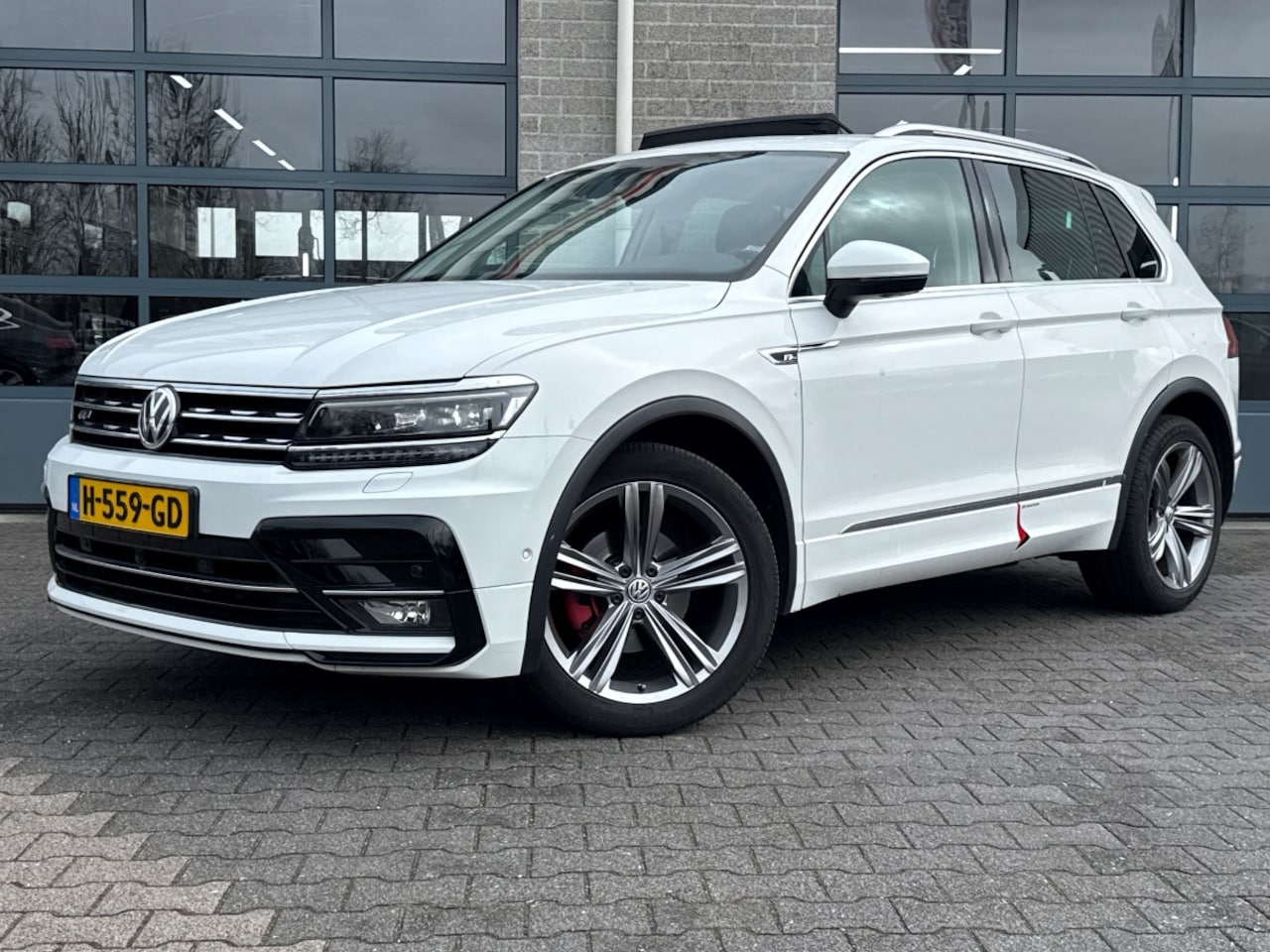 Volkswagen Tiguan - 1.5 TSI ACT Highline Business R 1.5 TSI ACT Highline Business R - AutoWereld.nl