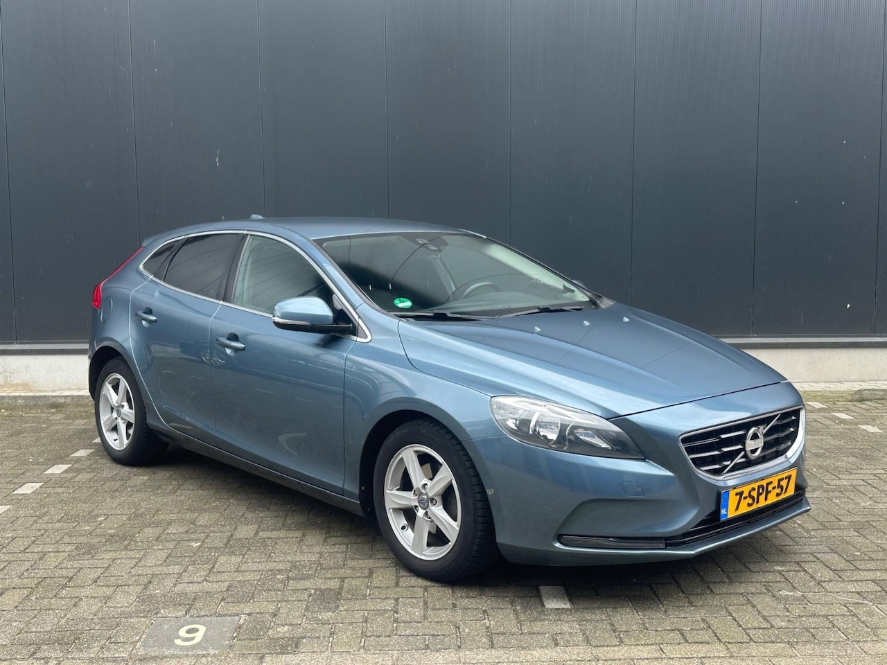 Volvo V40 - 1.6 D2 Momentum* 2e Eig.* N.A.P.!! - AutoWereld.nl