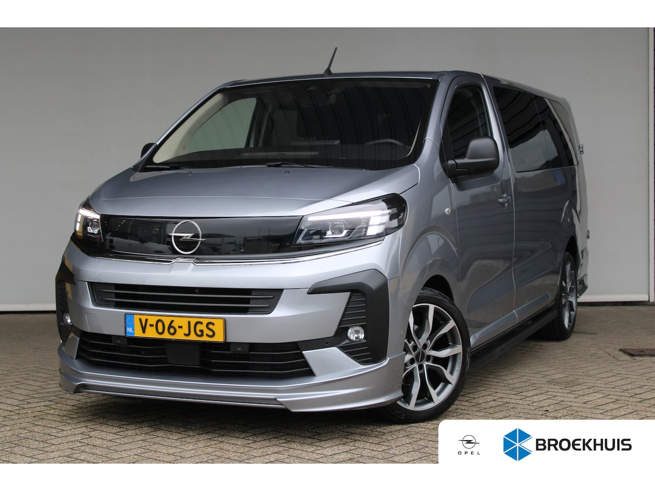 Opel Vivaro - 2.0 Diesel 180 DC Irmscher | Trekhaak | Laadruimtebetimmering | Camera | Full-LED | Naviga - AutoWereld.nl