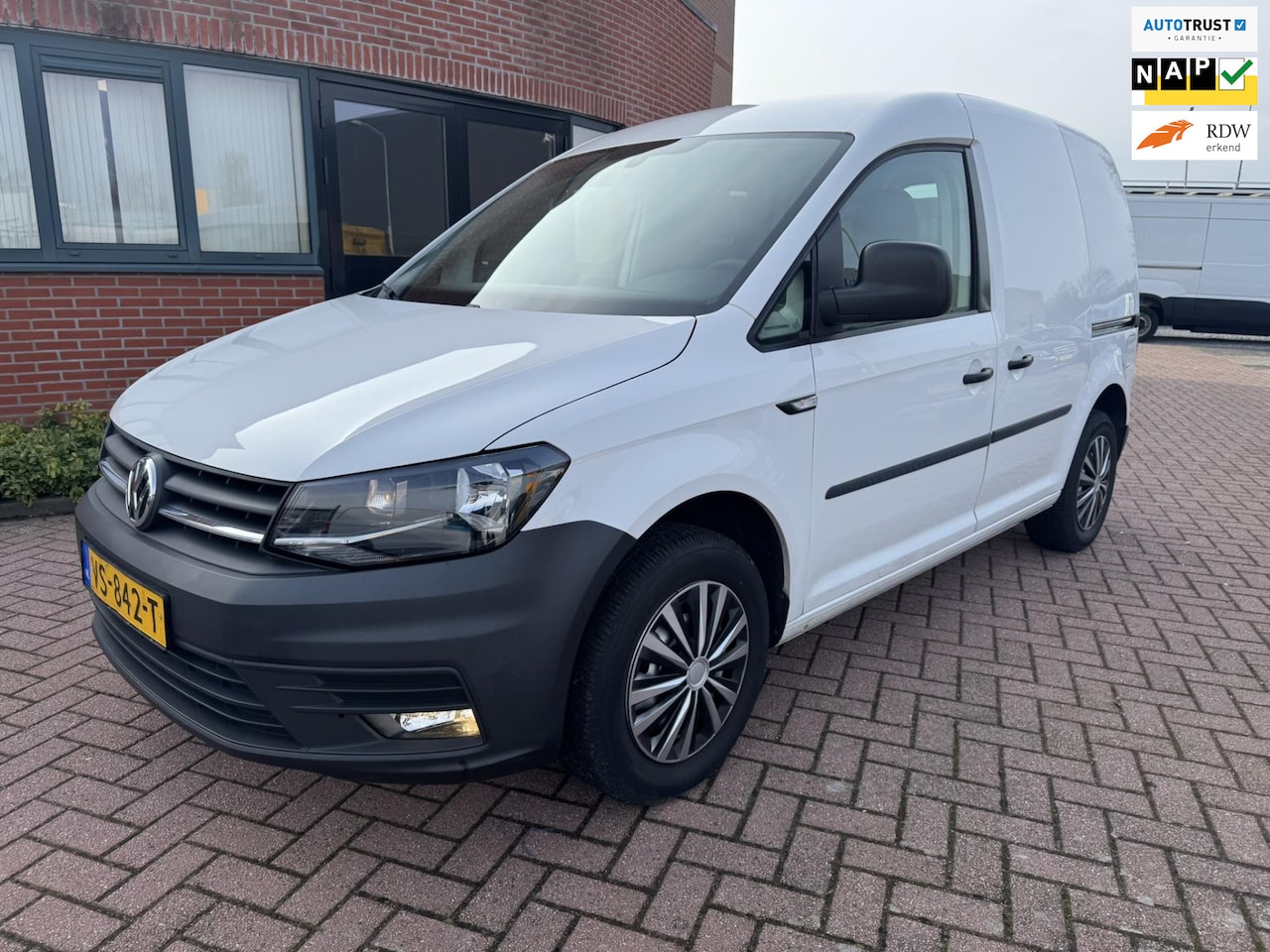 Volkswagen Caddy - 2.0 TDI L1H1 BMT Comfortline 2.0 TDI L1H1 BMT Comfortline, Euro 6, Trekhaak, PDC + Camera, Euro 6, 2x Schuifdeur, - AutoWereld.nl