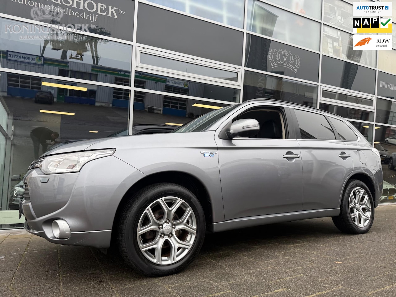 Mitsubishi Outlander - 2.0 PHEV Executive Edition 2.0 PHEV Executive Edition - AutoWereld.nl