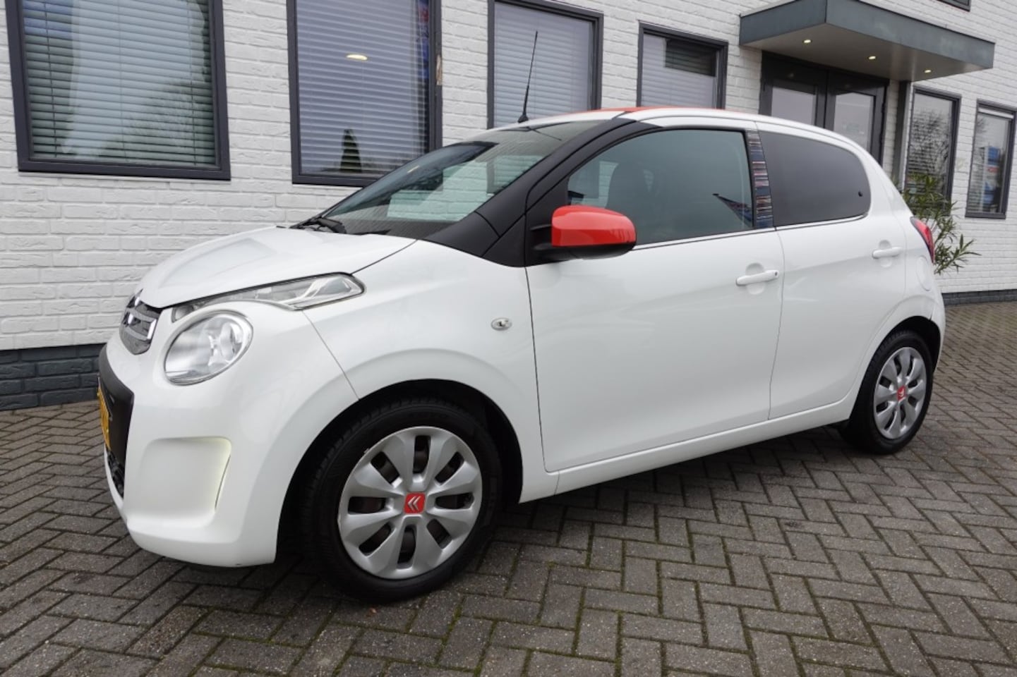 Citroën C1 - 1.0 e-VTi Airscape Feel 1.0 E-VTI  Airscape FEEL (Cabriolet) - AutoWereld.nl