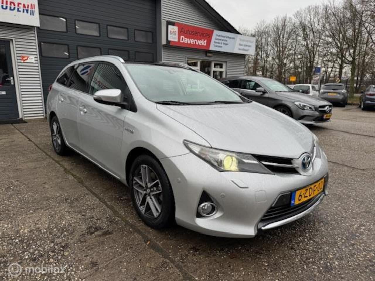 Toyota Auris - 1.8 Hybrid Lease+ Panodak+Navi+Camera - AutoWereld.nl