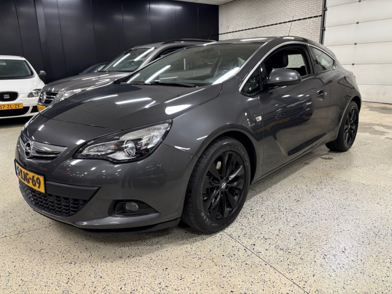 Opel Astra GTC - GTC 1.4 T SPORT 140pk Airco ECC PDC LM18 Half Leder - AutoWereld.nl