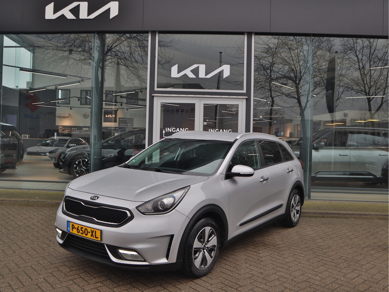 Kia Niro - 1.6 GDi Hybrid DynamicLine | Adaptive Cruise Control | Navigatie | Camera | Trekhaak | Tot - AutoWereld.nl