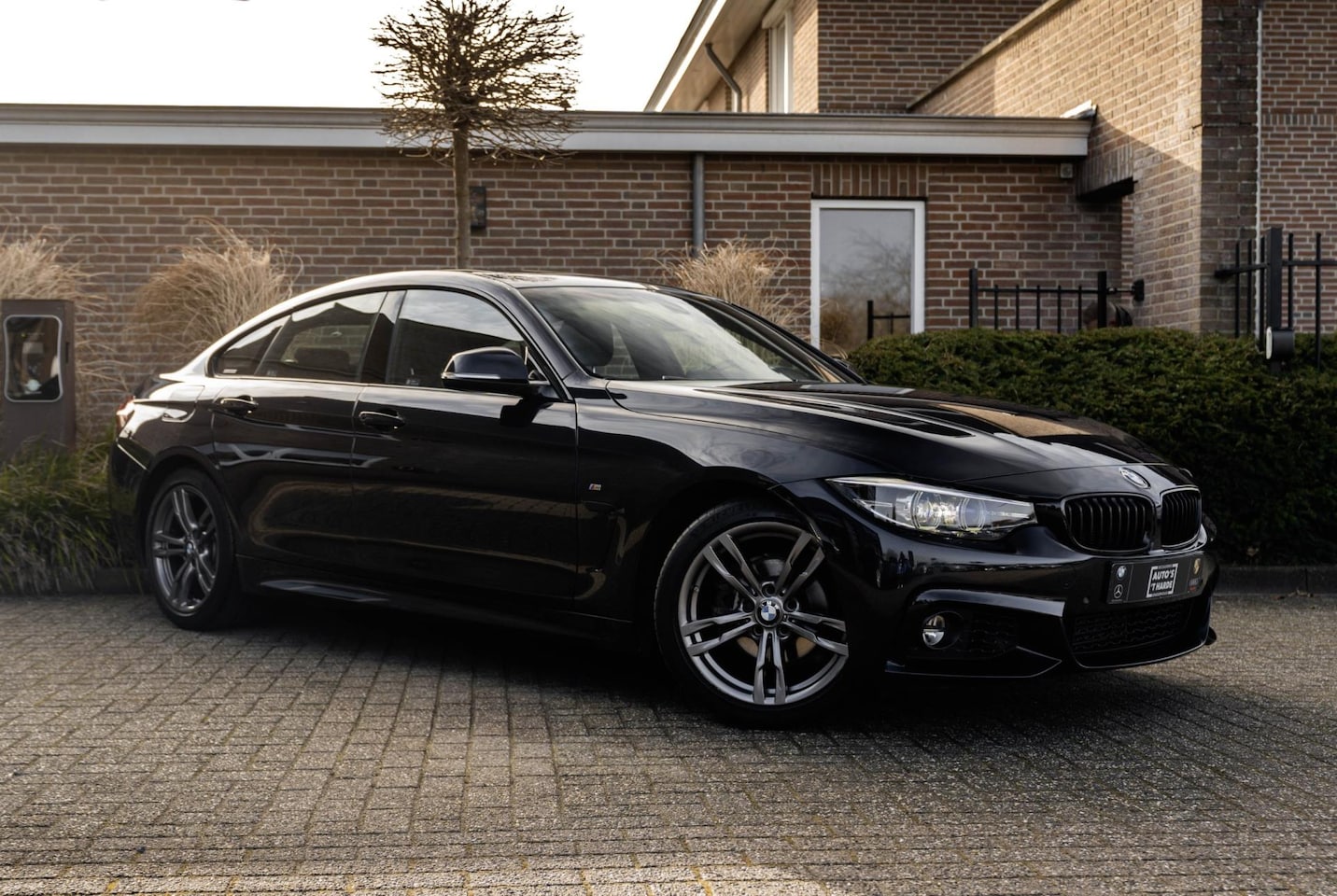 BMW 4-serie Gran Coupé - 418i Executive Edition 136 PK | M-Pakket | Carbon Zwart | Schuifdak | Camera | 18'' - AutoWereld.nl
