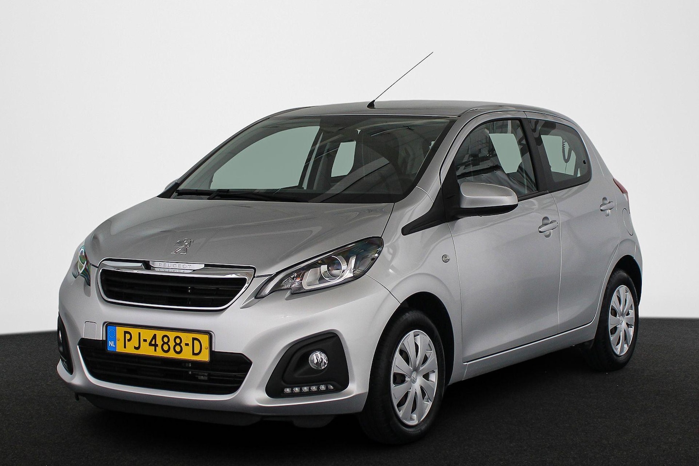 Peugeot 108 - 1.0 e-VTi Blue Lion Airconditioning Bluetooth Mistlampen - AutoWereld.nl