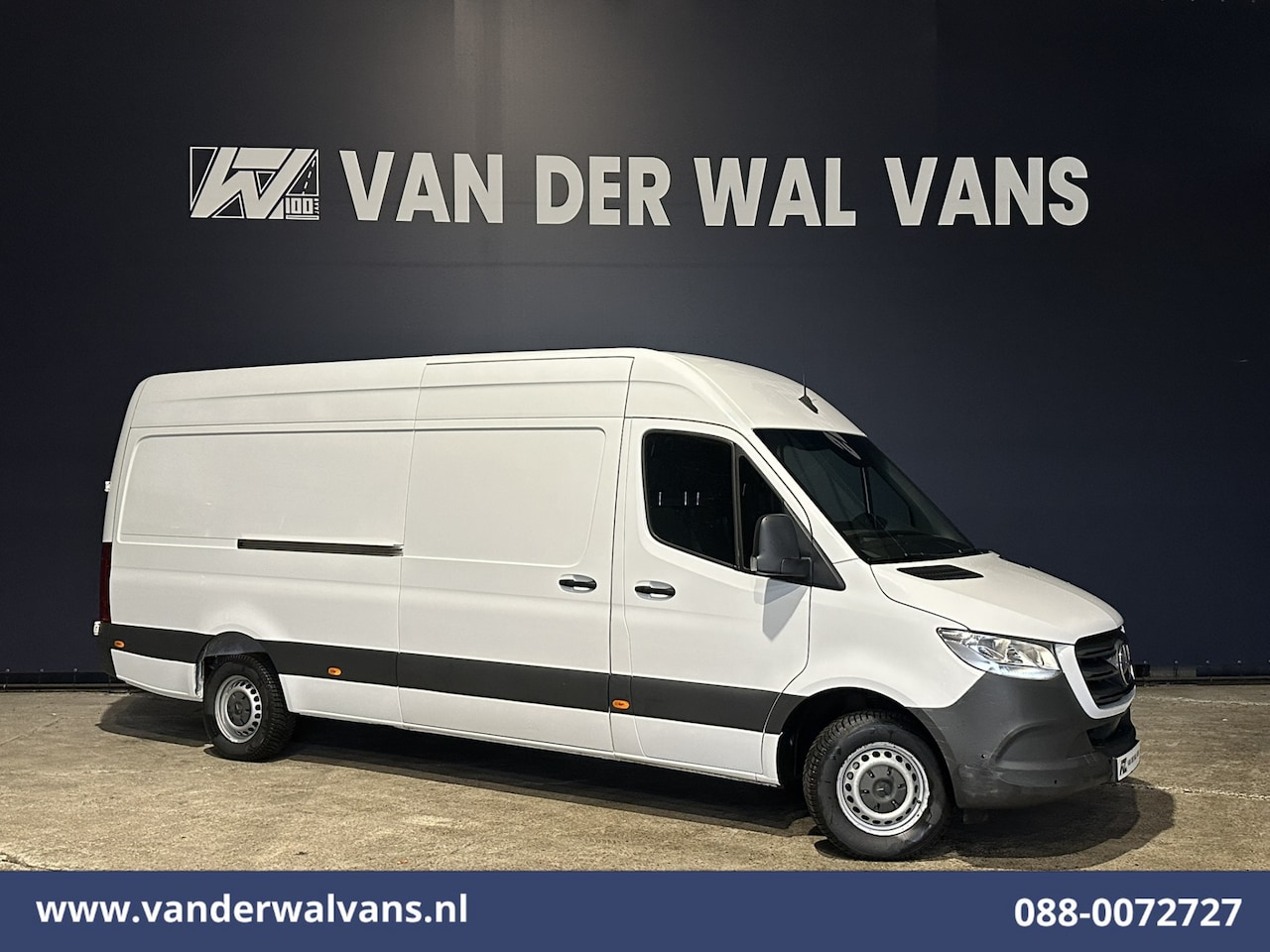 Mercedes-Benz Sprinter - 317 CDI 170pk L3H2 Euro6 Airco | Camera | Apple Carplay | 3500kg Trekhaak | Chauffeursstoe - AutoWereld.nl