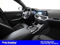 BMW 3-serie Touring - 320e xDrive Sport Line Shadow | Panoramadak | Adaptief M Sport Onderstel | Zondag Open