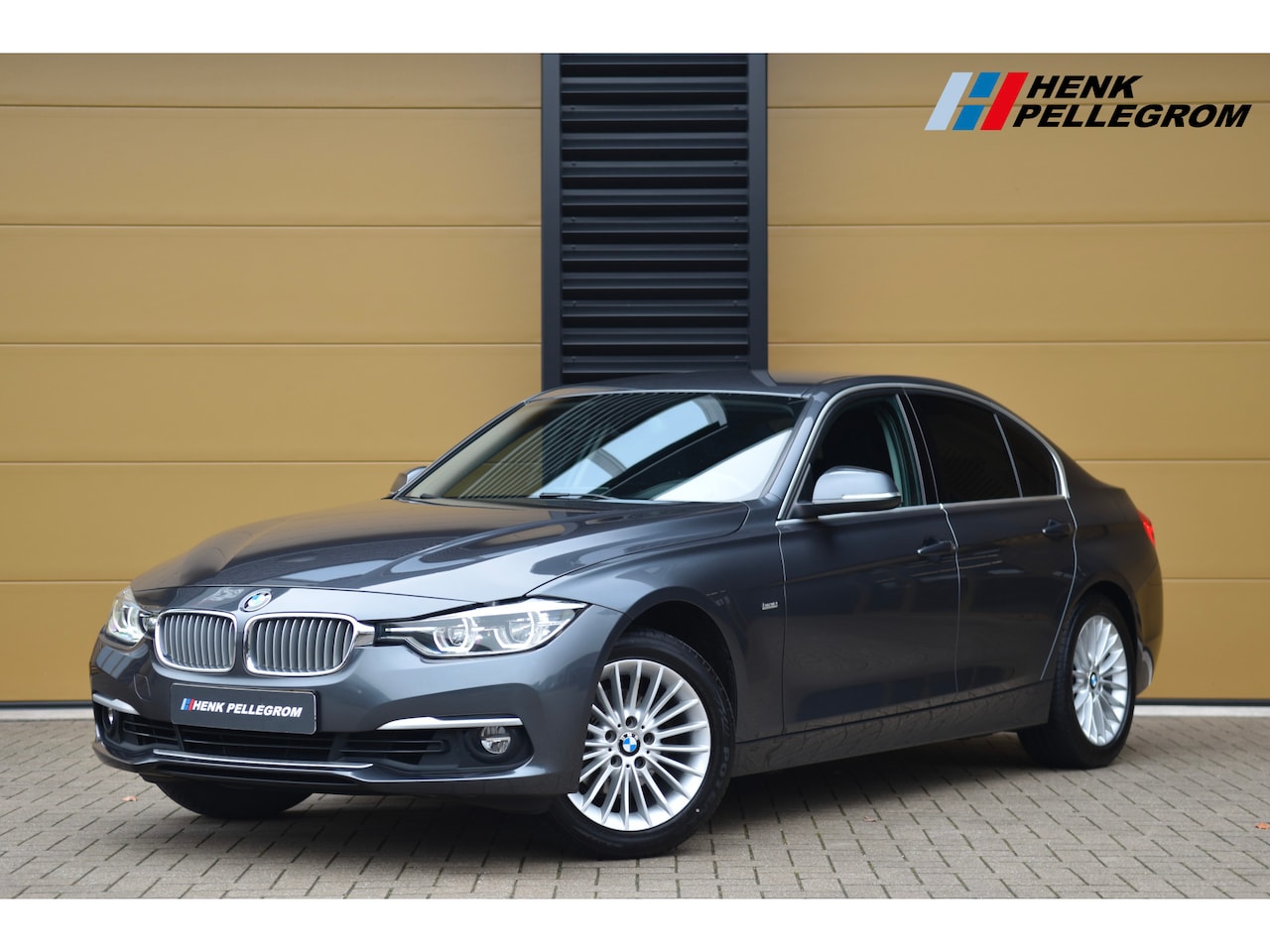 BMW 3-serie - 320i Edition Luxury Line * Lichtpakket * Sportstuurwiel * Lederen Bekleding * - AutoWereld.nl