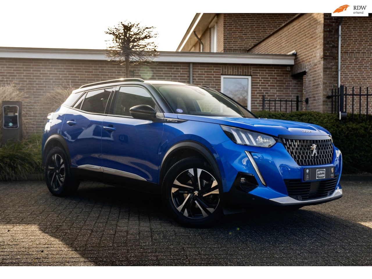 Peugeot 2008 - 1.2 PureTech GT-line 131 PK Aut. Adaptive Trekhaak i-3D Cockpit Camera Keyless LED 17'' - AutoWereld.nl