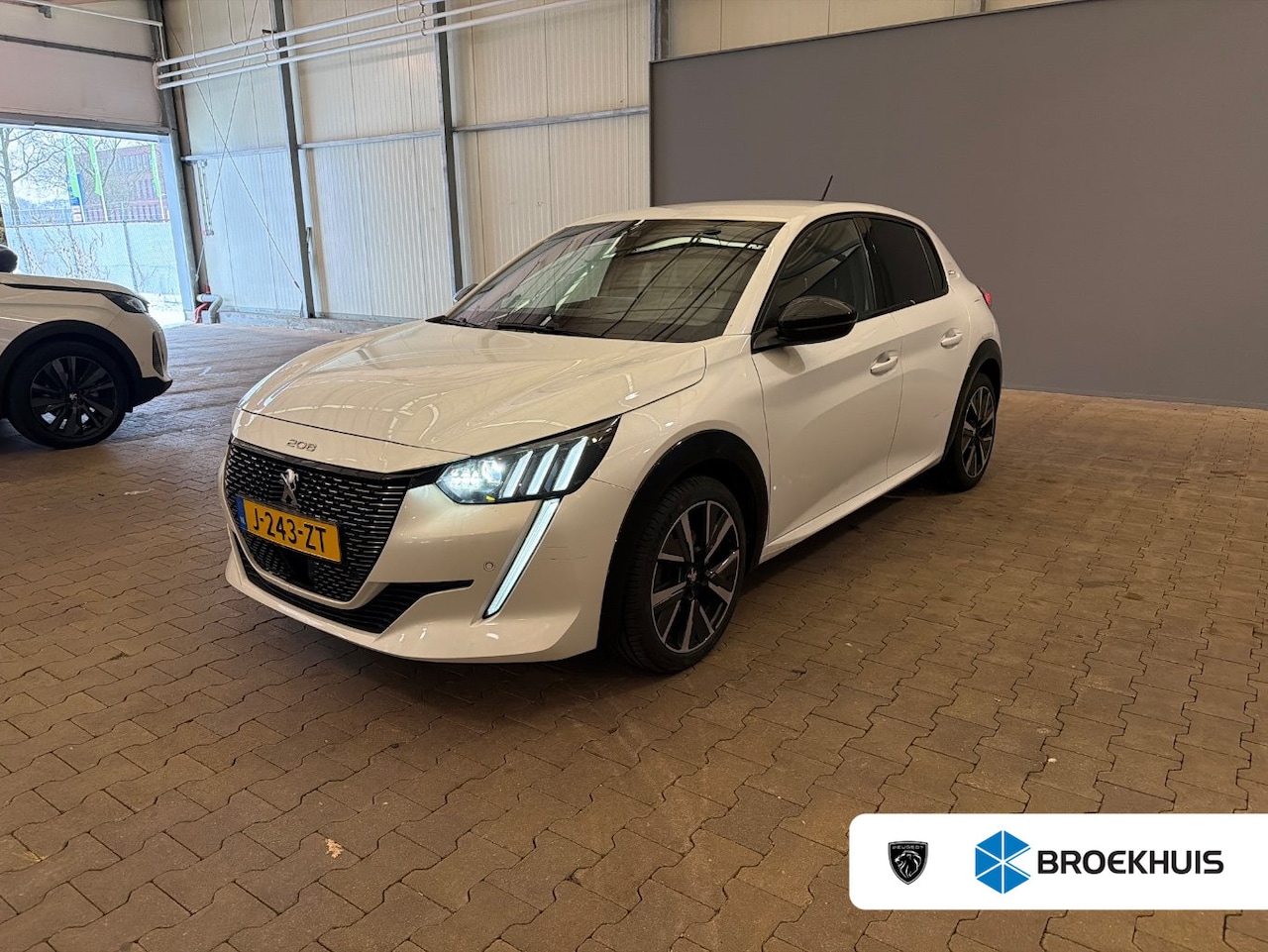 Peugeot 208 - 1.2 PureTech GT-Line Camera | Digitaal Dashboard | 17" Lichtmetaal | Carplay | Leder/Stof - AutoWereld.nl