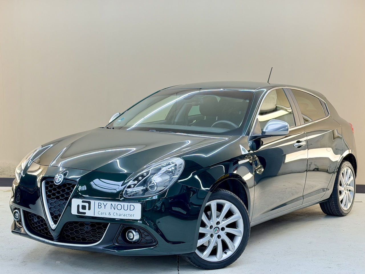 Alfa Romeo Giulietta - 1.4 Turbo Super, 120Pk, 2019, 2de eigenaar, Volledige historie, Xenon koplampen, Parkeerse - AutoWereld.nl