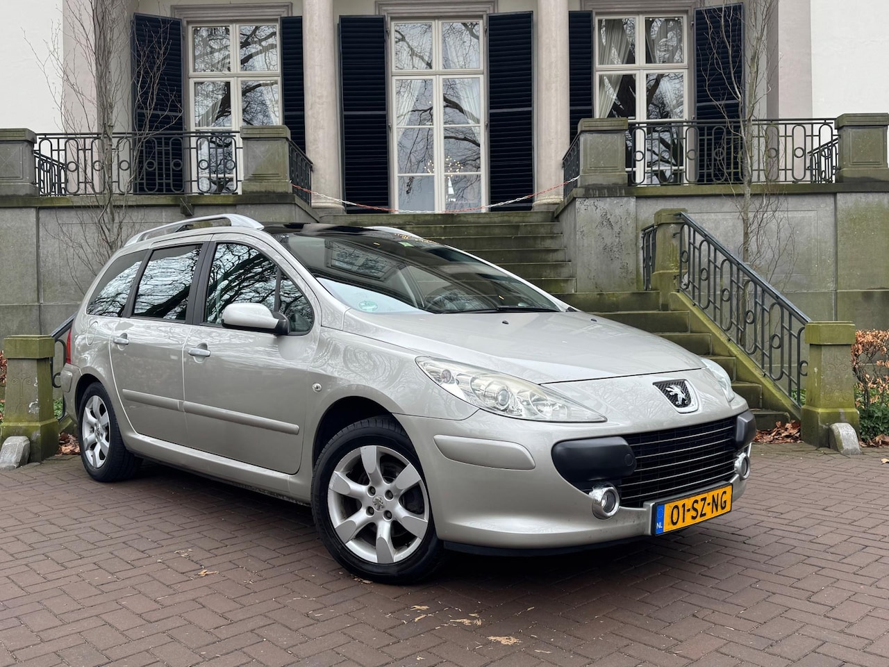Peugeot 307 SW - 2.0-16V Pack Panoramadak Climate Cruis Ctr Pdc Trekhaak - AutoWereld.nl