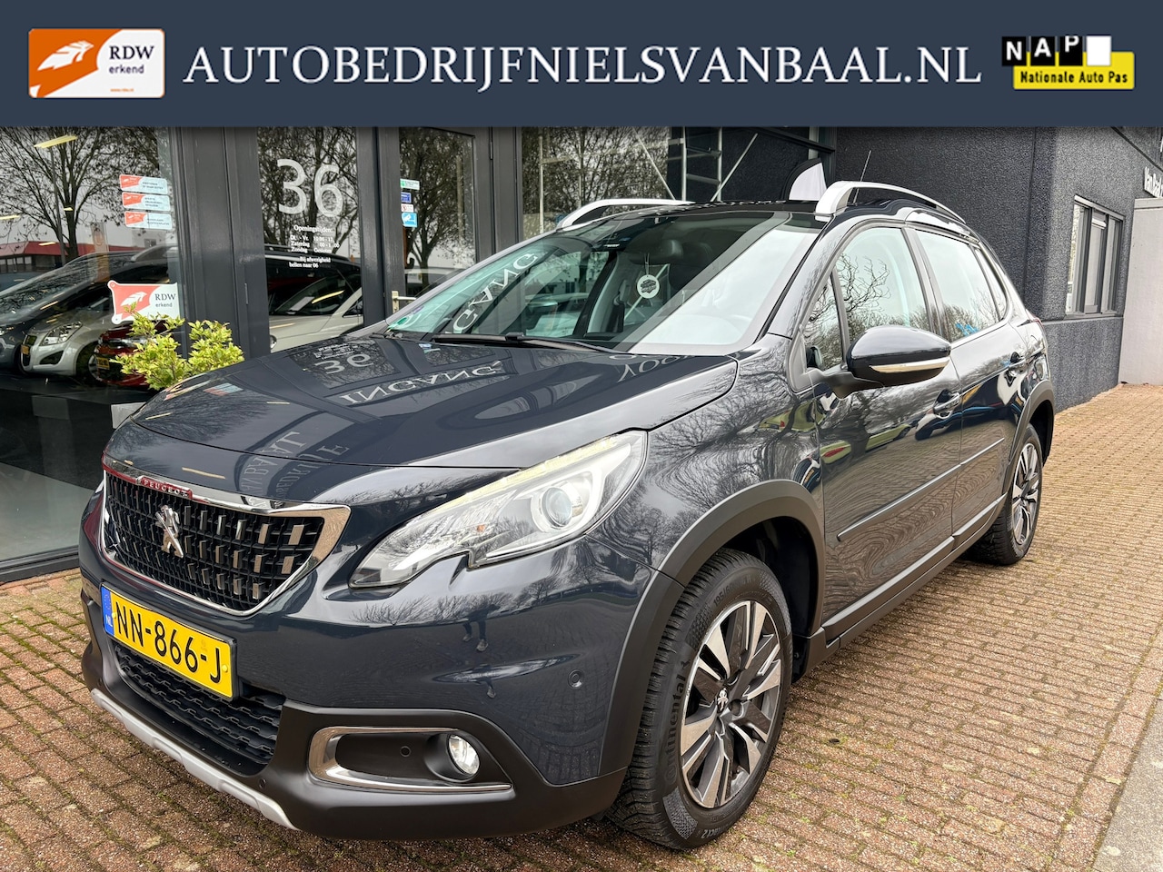 Peugeot 2008 - 1.2 PureTech Allure Pano/Navi/Clima/PDC/Trekh. - AutoWereld.nl