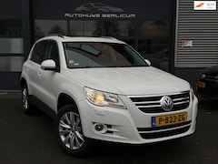 Volkswagen Tiguan - 2.0 TSI Sport&Style 4Motion Pano Trekhaak Bluetooth LMV Dealer onderhouden