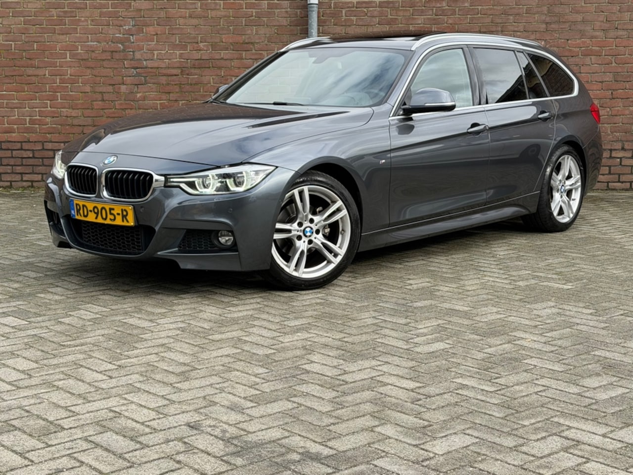 BMW 3-serie Touring - 320i High Executive|M-sport|Pano|Keyless|Camera - AutoWereld.nl