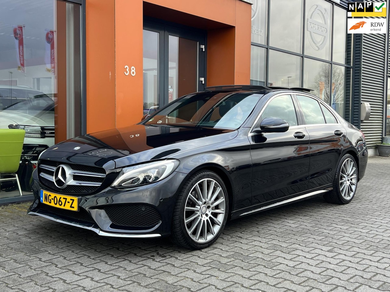 Mercedes-Benz C-klasse - 180AMG Sport automaat|Pano|Leer|LED - AutoWereld.nl