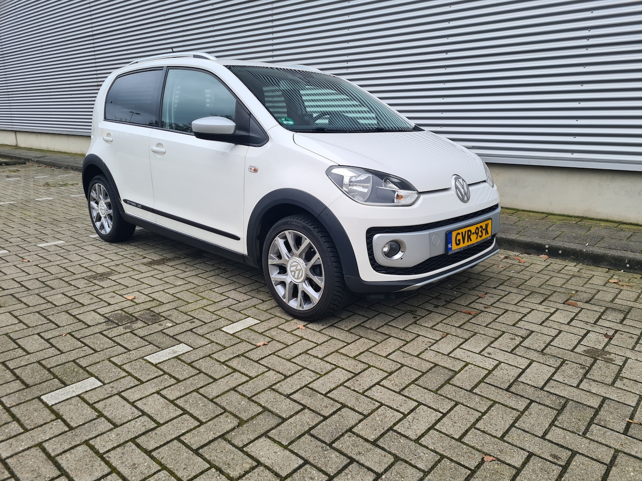 Volkswagen Up! - 1.0 up! Edition BlueMotion Up cross - AutoWereld.nl